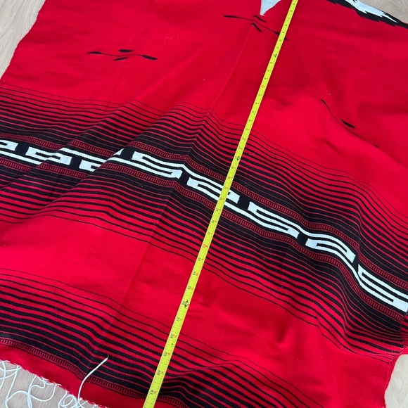 Traditional Mexican Wool poncho - Picture 6 of 6